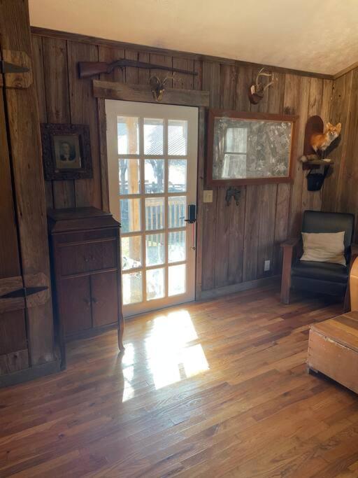Bourbon Trail Cabin On The Farm Lawrenceburg Exterior foto