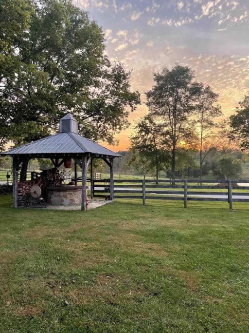 Bourbon Trail Cabin On The Farm Lawrenceburg Exterior foto