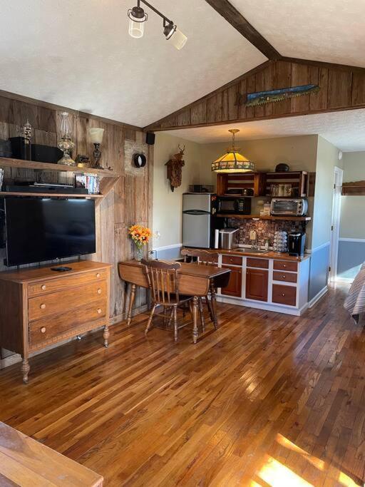 Bourbon Trail Cabin On The Farm Lawrenceburg Exterior foto